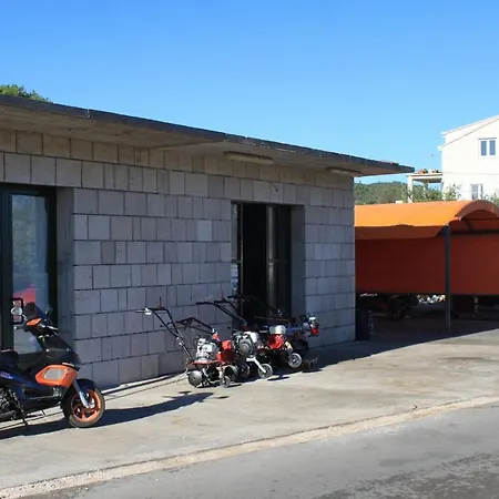 Guest house With A Parking Space Lumbarda, Korcula - 9299 Lumbarda